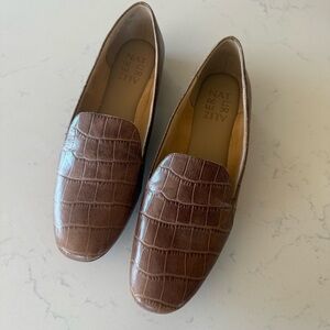 Naturalizer Emiline Classic Slip On Loafers Maple Crocodile NEW Size: 6.5 M